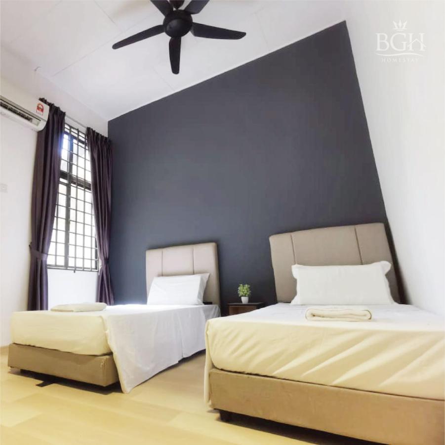 Crown Homestay Gerisek エクステリア 写真